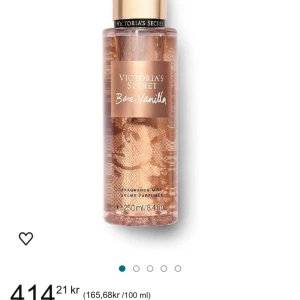 Victoria Secret parfym!  - En oöppnad parfym från Victoria secret i bare Vanilla! Skriv för egna bilder eller frågor!💗