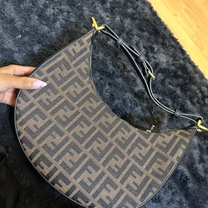 Fendi väska - helt ny 