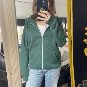 grön zip up  - grön zip up, använd ett fåtal gånger! 