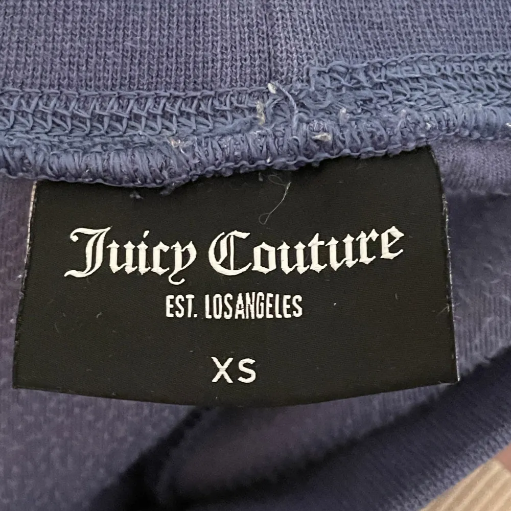 Knappt använda och är i bra skick det är storlek xs . Jeans & Byxor.
