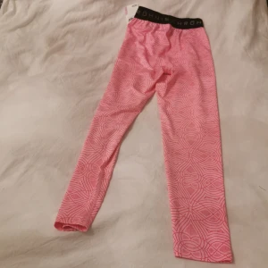 Tränings tights Röhnisch  - Tränings byxor i märket Röhnisch Storl xs Nya med tagg Katt finns i hemmet 