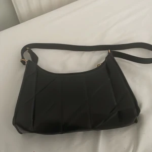 Svart axelväska  - Bra fin inga skador 