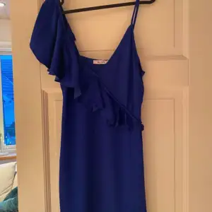 Fin blå klänning som inte kommer till användning💙 