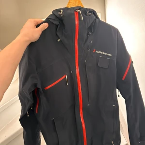 Peak performance jacka - Storlek S Men den passar även M, jag är 1,85 och den passar mig väldigt bra! Mycket bra skick