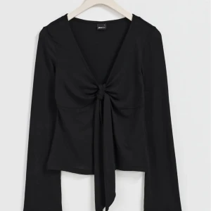 Gina blus - Intressekoll på design by si liknande Gina blus. Endast använd en gång💞 pris kan diskuteras 