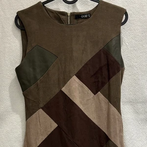 Ny klänning - Klänning i två lager. Flera färger i grön/brunt.  Ny med prislapp. 