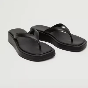 Platform sandaler - Säljer dessa snygga sandaler då de tyvärr är för stora för mig. Från mango! Knappt använda. 