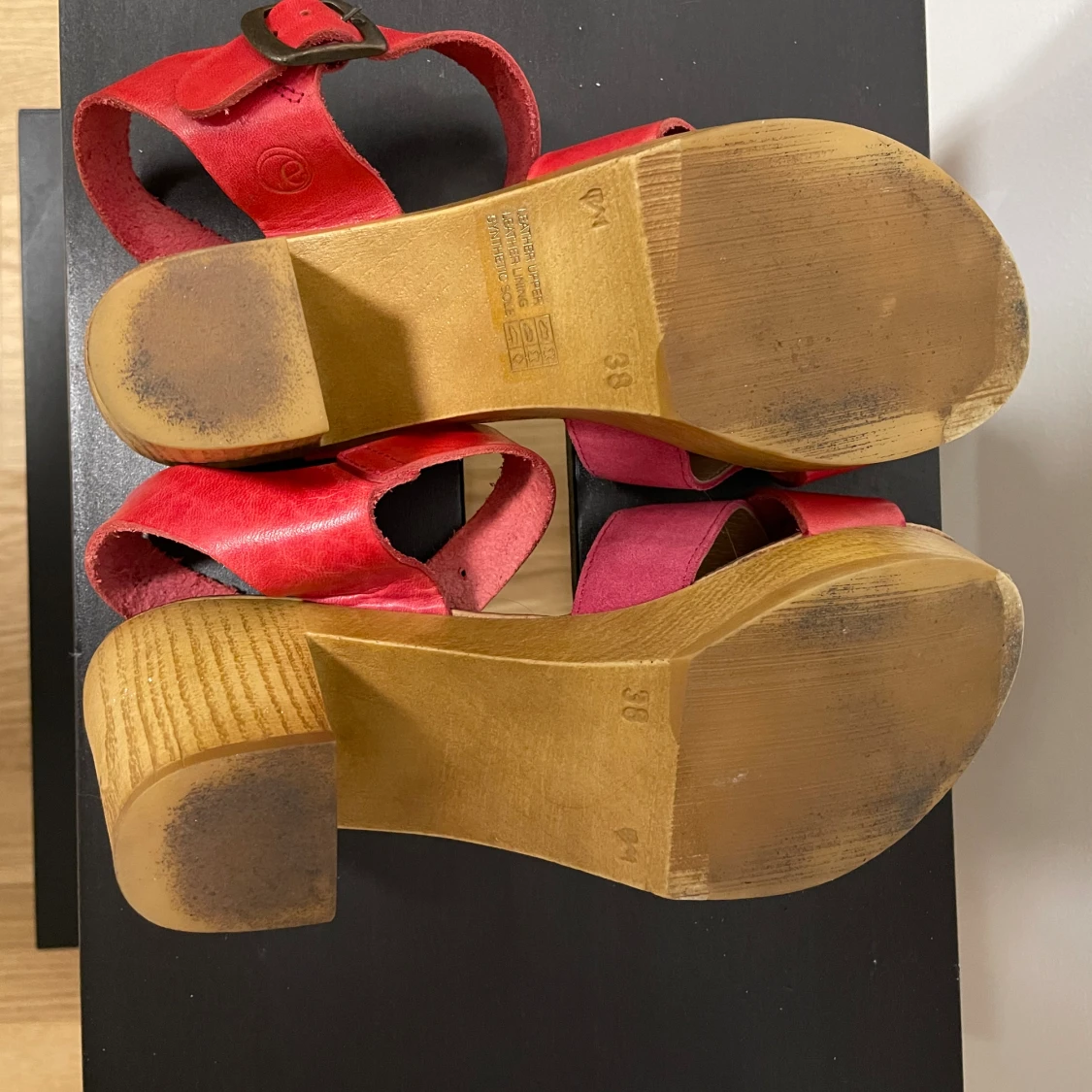 Snygga ”träskor” i mjukläder  - 92