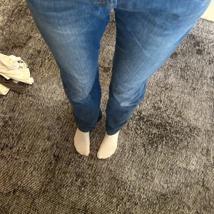 Lågmidjade jeans - Jeans från Armani, köpte på Vinted men passade tyvärr inte i storleken, skulle uppskatta de som storlek M, jag är 176 därav passar de inte riktigt heller i längden på mig.