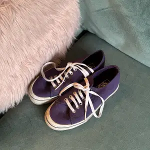 Sneakers från VANS i storlek 37/6.5. 🌸