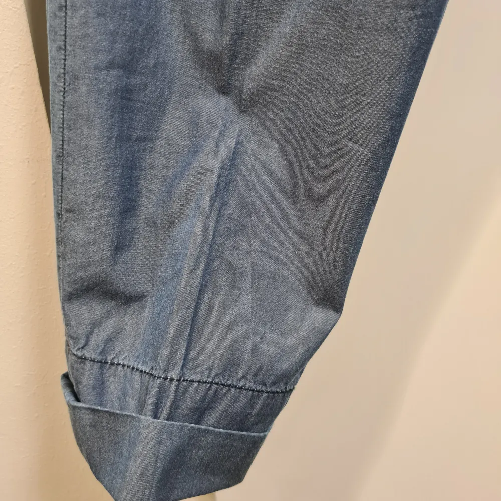 Oanvända byxor.  Komposition bomull, storlek S/36/44. Jeans & Byxor.
