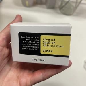 Cosrx snail 92 - Snail 92 dagkräm från Cosrx. Använd ca 5 ggr. Säljs för att den inte passade min hud.  Köparen betalar frakten. 