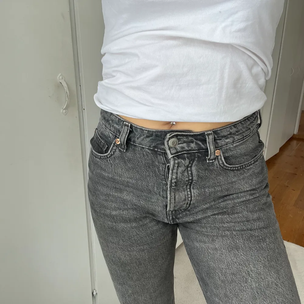 Knappt använda jeans  Lång i benen (jag är 173)  . Jeans & Byxor.
