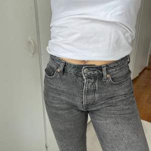 Knappt använda jeans  Lång i benen (jag är 173)  