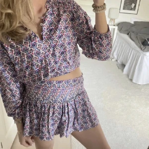 Zara kjol - Supersöt kjol från Zara💕 storlek 13-14 men passar en xxs/xs. Finns ej att köpa längre. Första bilden är lånad