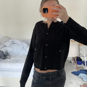 Kofta zara - Tunn finstickad kofta från zara, aldrig använd. 