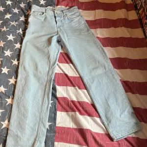 Sköna ljusblå jeans i storleken 30/32. 
