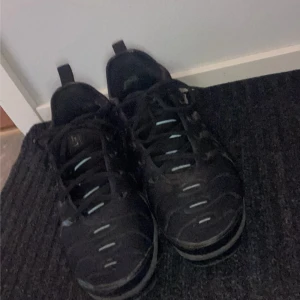 Nike vapormax - Skulle säga 5/10 i skick. Lite smutsiga men kan gö rent innan jag fraktar.