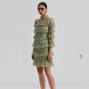 Klänning - Jättefin klänning från By malina som passar påse S och Xs ❤️ Perfekt på finare tillfällen och på sommaren ❤️