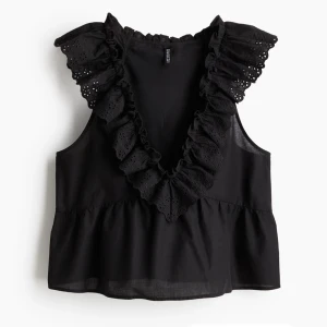 Slutsåld H&M topp! - Helt oanvänd tröja ifrån H&M som är väldigt populär och eftertraktad!🤩