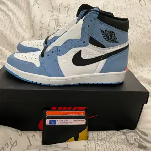 Jordan 1 UNC i storlek 44,5. Oanvända samt kvitto.