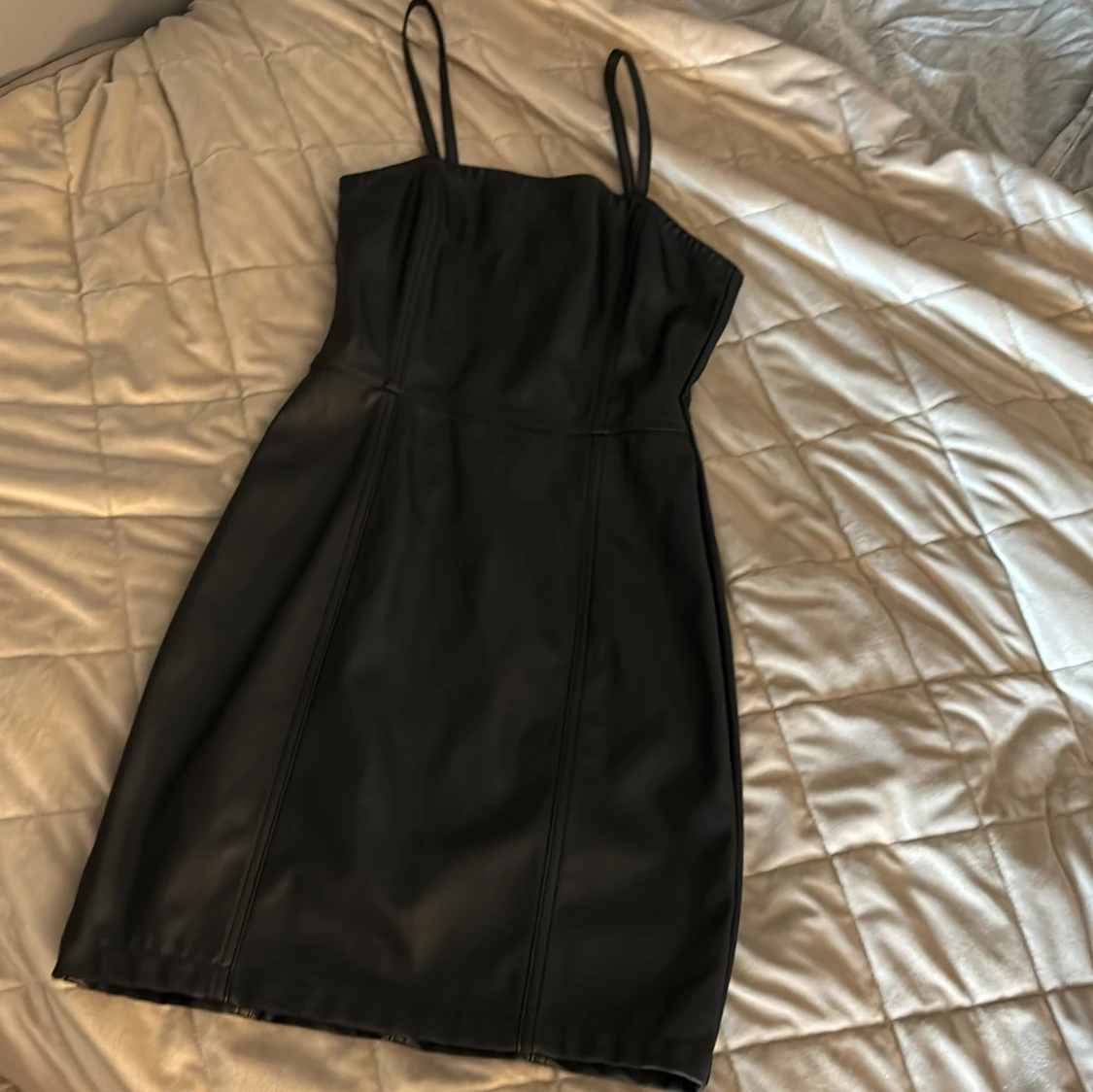 Bodycon klänning i fakeläder - 91