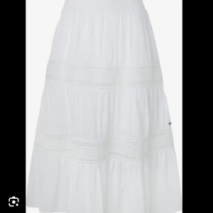 Pepe jeans kjol - Kjol från pepe jeans🤍aldrig använd nypris 949kr