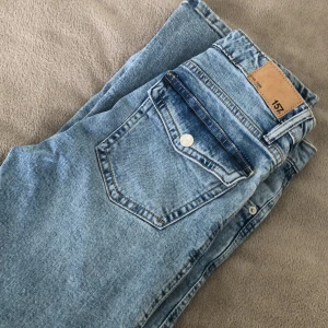 lager 157 jeans - Säljer dessa jeans från lager 157 med fickor där bak, aldrig använda😽