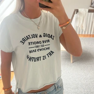Zadig tröja  - Supersnygg t shirt som är köpt på nk men aldrig använd. Såå söt. Storlek 164 barn men passar xxs-xs. Nypris var ca 599 men pris kan diskuteras!!❤️❤️🤗