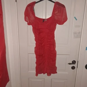  klänning  - Använd 2 ggr. 