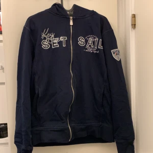 Heron Hoodie - Skriv till mig för mer information!