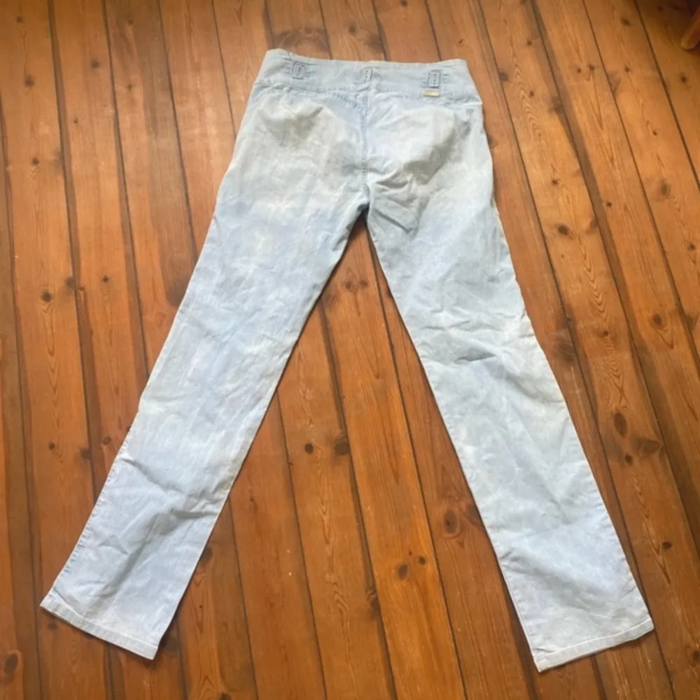 Såå snygga lågmidjade jeans!!  Står ingen storlek men skulle uppskatta S/M. Jeans & Byxor.