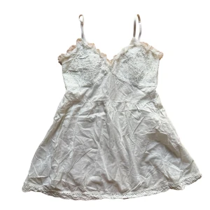 y2k vintage linne cami - längre topp i 100% bomull. passar XS-S. Köparen står för frakt. 🩷