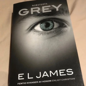 Böcker  - Boken på första bilden är aldrig använd är i bra skick   Den andra boken är mer använd men har märken där bak men inne i boken så är ingen sida skadad 