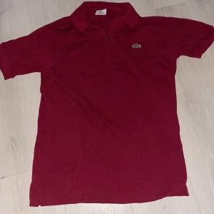 Lacoste piké  - LACOSTE | PIKÉ | STORLEK M | ALDRIG ANVÄND|  Kom gärna dm för mer frågor 