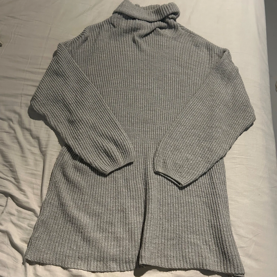Grå stickad klänning 