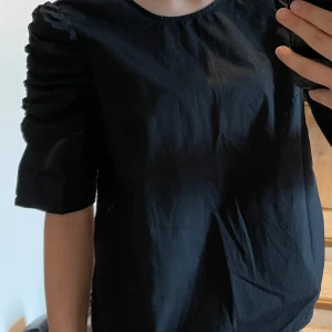 snygg blus med puffärm  - snygg blus!  