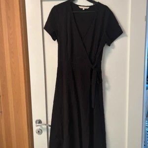 Klänning  - Klänning ifrån Pernilla Wahlgren i ett mycket bra skick.