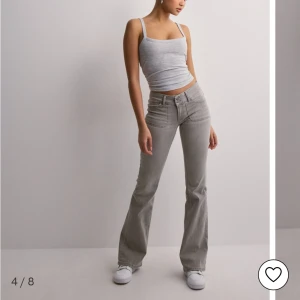 Jeans från Nelly  - Sitter verkligen jättebra och formar rumpan bra.  Använt någon gång, men ser ut som nya. 
