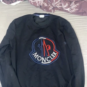 Tunn tröja Monclear  - En fin och tunn Monclear tröja 