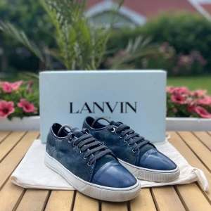 Lanvin - Lanvin azura ocean 🌊 6/10 skick, dåligt skick i insidan!, nypris 4999:-, priser kan diskuteras💸 byten tas!🤝 stl: 39 men passar 40/40,5😌 hör av er för intresse😁(og box oså ingår ej)