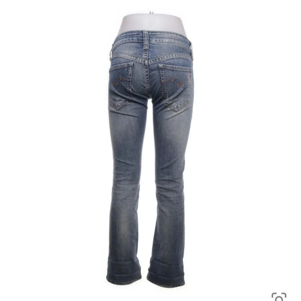 Bootcut, lågmidjadr replayjeans. Köpta på Sellpy men passade tyvärr inte i längden. Köpta för 190kr.. Jeans & Byxor.