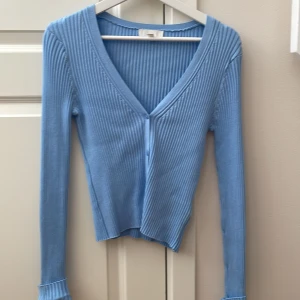  blå topp  - Blå topp från hm, aldrig använt 