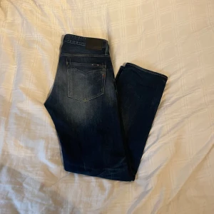 Replay jeans  - Fina Replay jeans med riktig snygg fade. Riktigt bra skick, Inga defekter.  Kan gå ner i pris vid snabb affär!