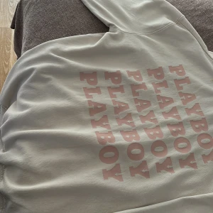 PLAYBOY Oversize hoodie - Storlek 34 men är väldigt oversize 