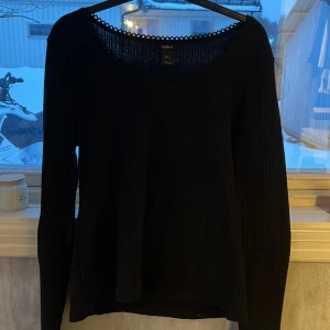 Tröja - Tröja köpt från lindex. Aldrig använt den då den är för stor så alltså nyskick💞