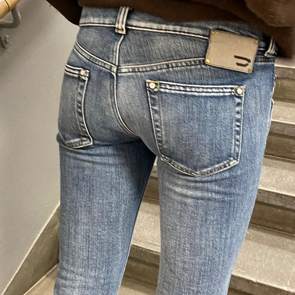 Skriv gärna andra prisförslag! Säljer dessa blåa bootcut diesel jeans i strl 28/32! Dem är lågmidjade och knappt använda och i toppskick!💗( 87 cm i innerbenslängd och 71 cm i hela midjan  och 39 cm tvärs över i midjan ) . Jeans & Byxor.