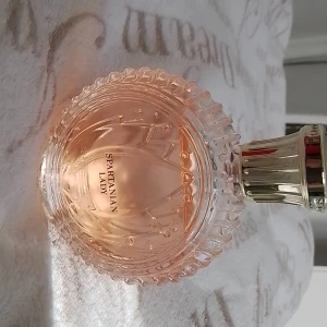 Parfym  - Säljer en parfym som aldrig används! Den har använts max 10 gånger. Den är 100ml! Säljer den för 20kr + frakt! 