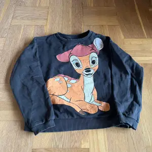 Brun långärmad tröja med Bambi på 