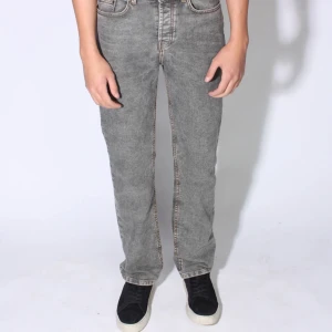 Montén jeans STONE WASHED GREY - Helt nya montén jeans, storlek W36/L34. Om du vill ha mer bilder skriv så löser jag. Nypris 1200kr 